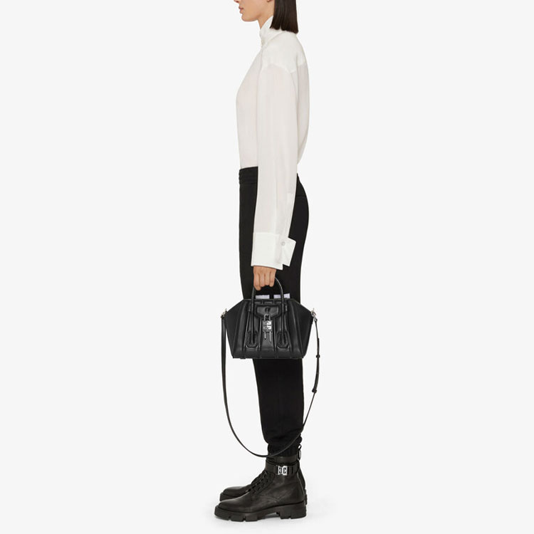 Givenchy FW21 Logo