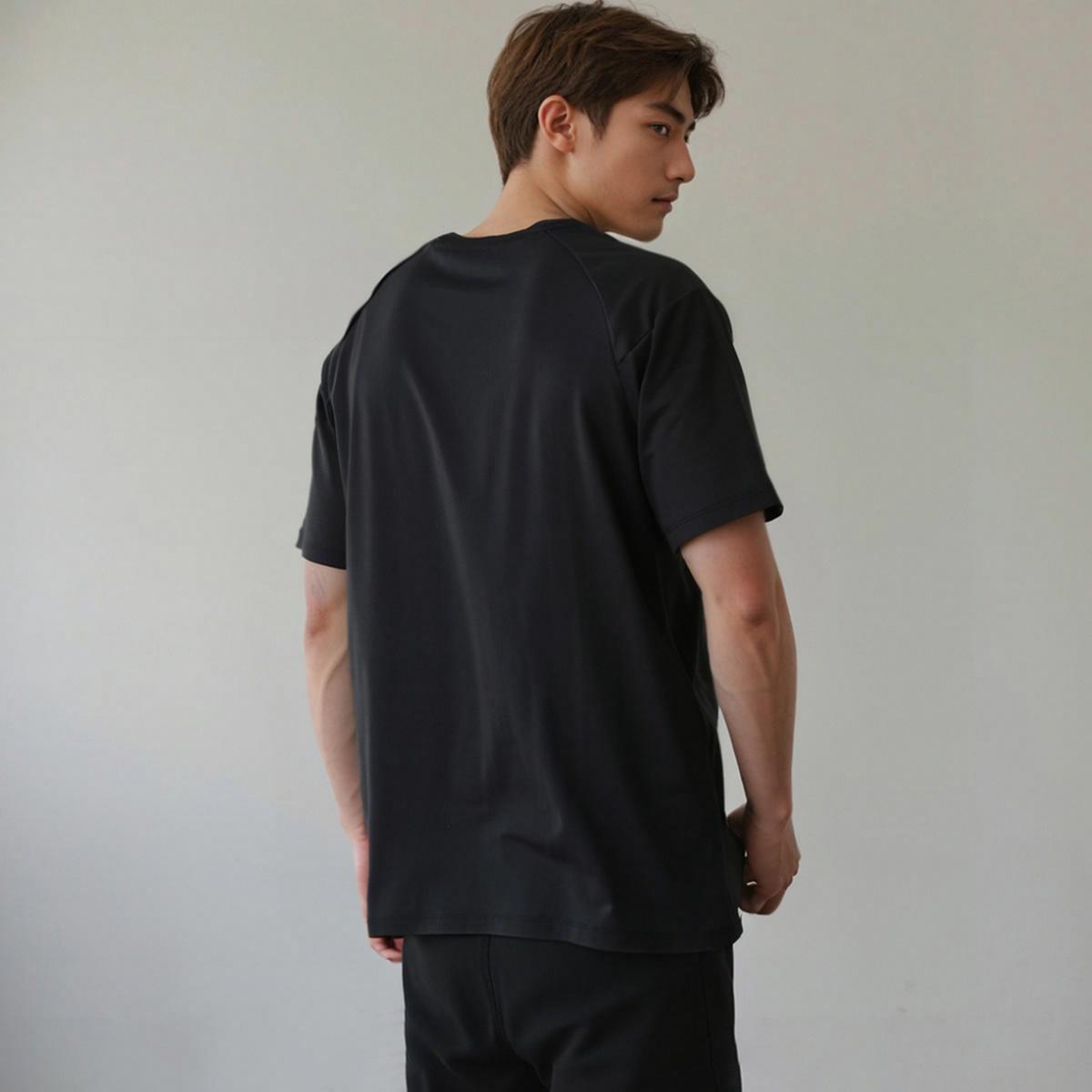Under Armour T