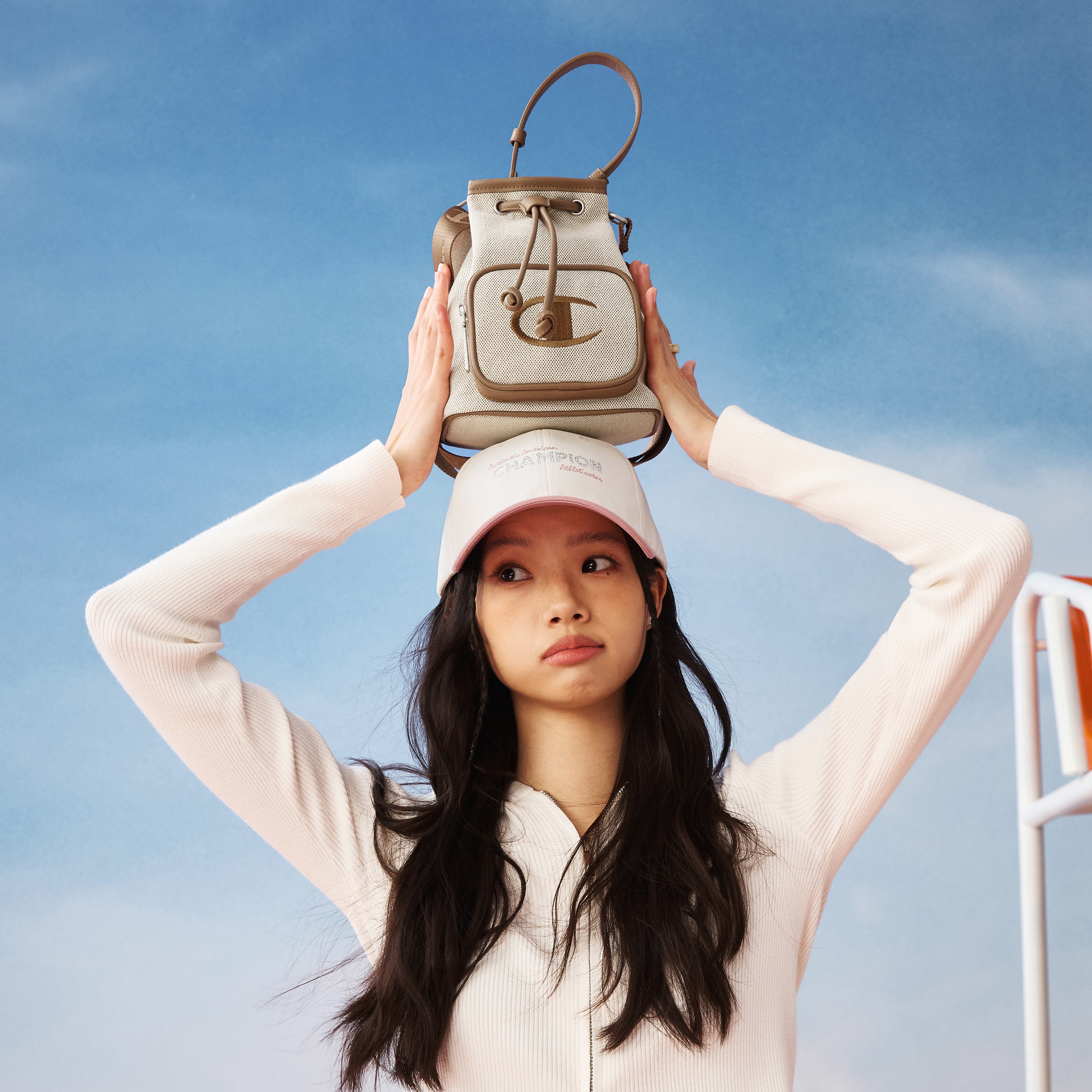 Champion C Logo Bucket Bag 2.0 logo