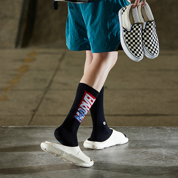 Stance x MARVEL LOGO 1
