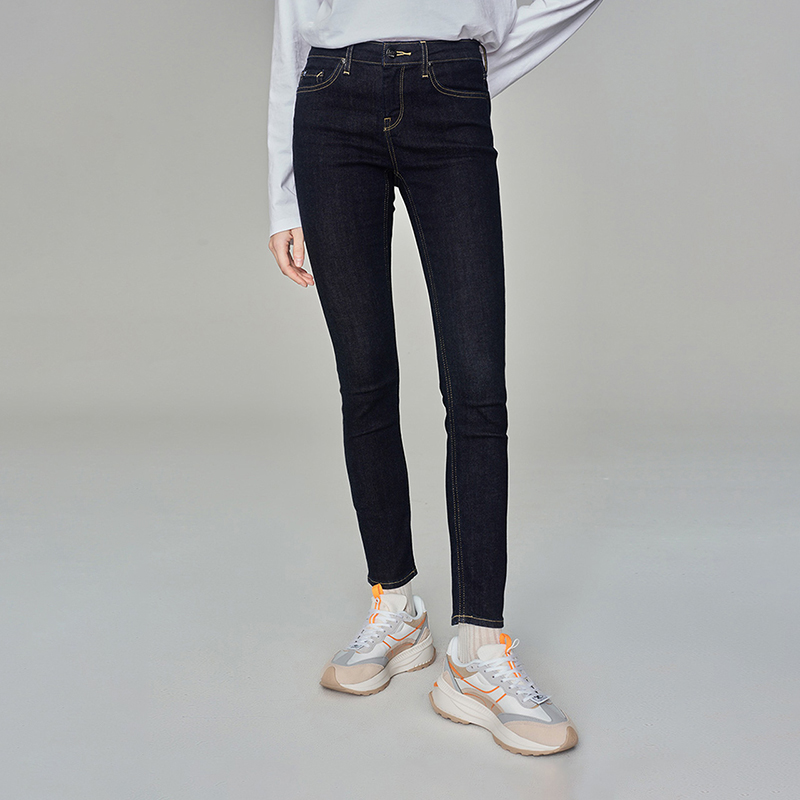 Lee FW23 418