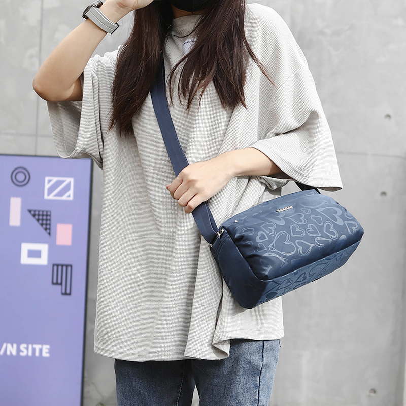 菲都狄都牛津布斜挎小包休闲女包新款小方包轻便时尚单肩帆布女包女款多色防水面料