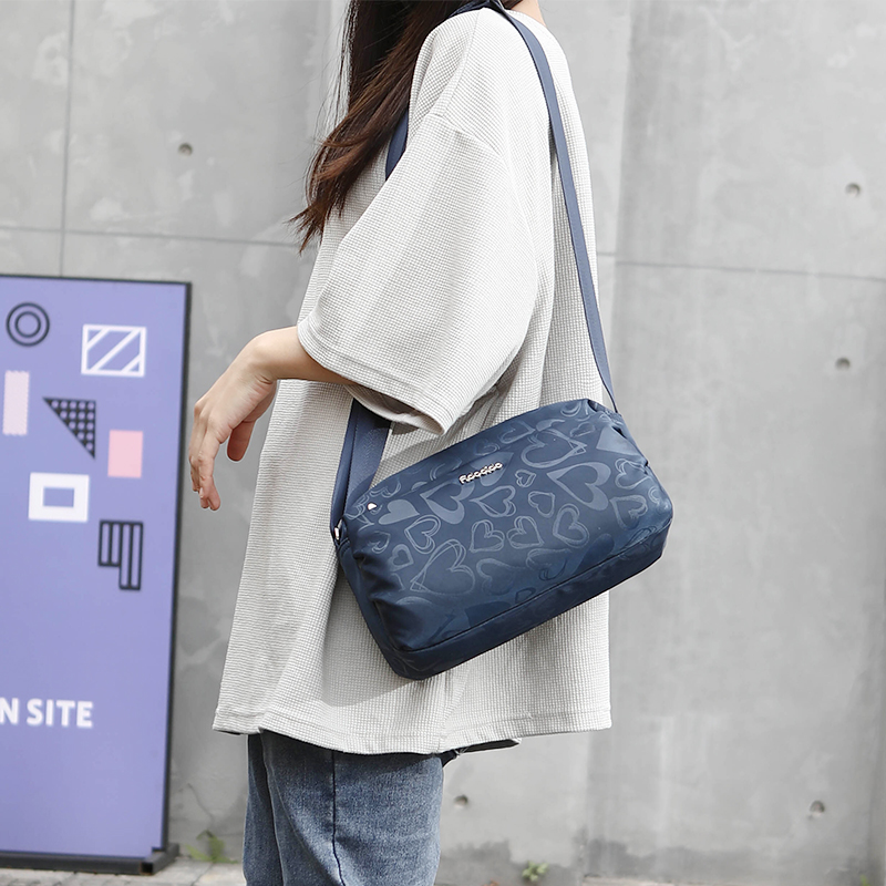 菲都狄都牛津布斜挎小包休闲女包新款小方包轻便时尚单肩帆布女包女款多色防水面料