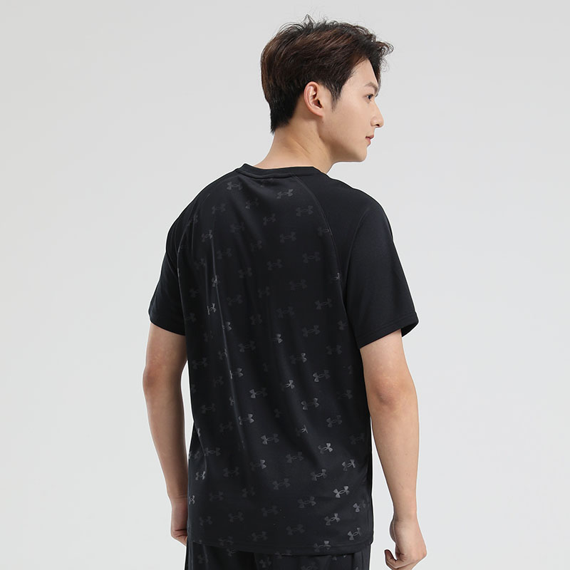 Under Armour T