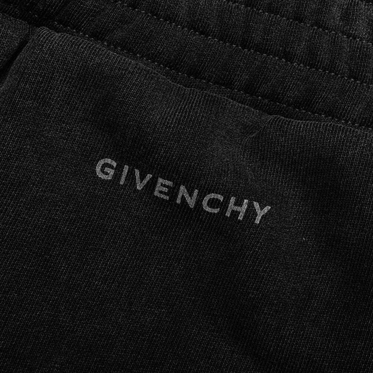 Givenchy FW22 Logo